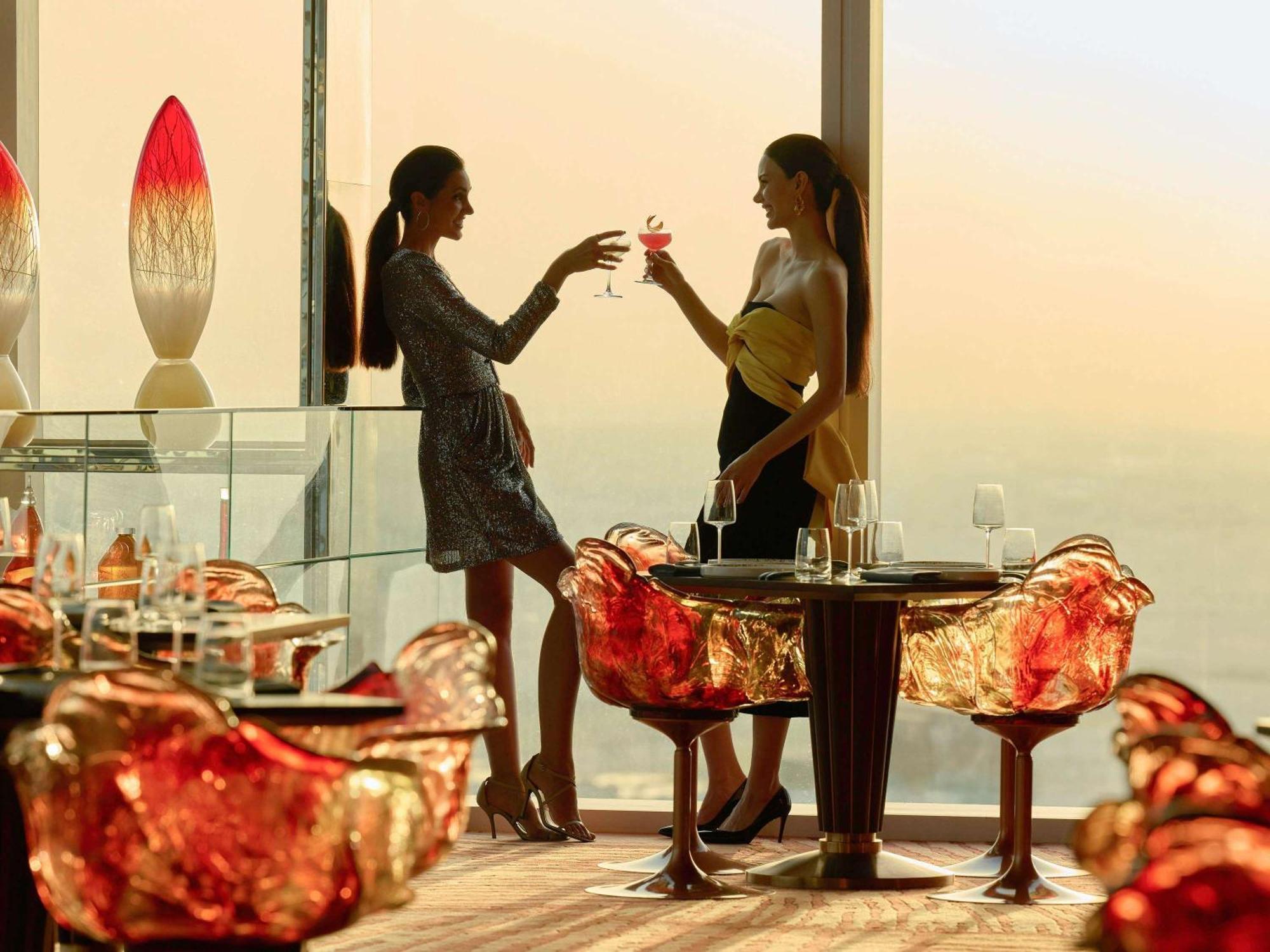 Отель Fairmont Doha Lusail Экстерьер фото The bar at the 101 lounge